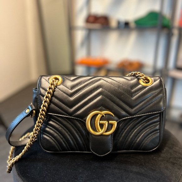Gucci GG Marmont Small Shoulder Bag in Black - Picture 4 of 7